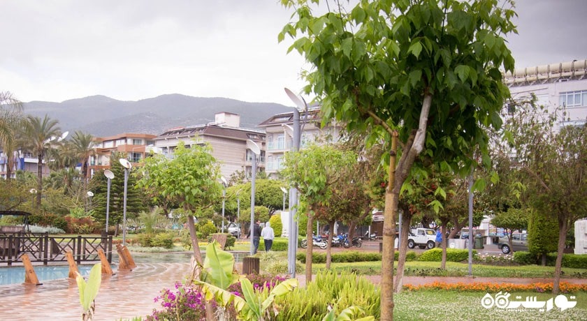 محوطه فضای سبز هتل کاهیا